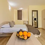 בית הארחה Alex Village
